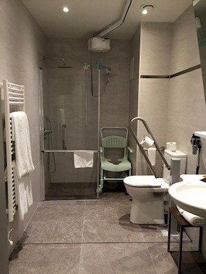 Astoria 7 Hotel Bathroom