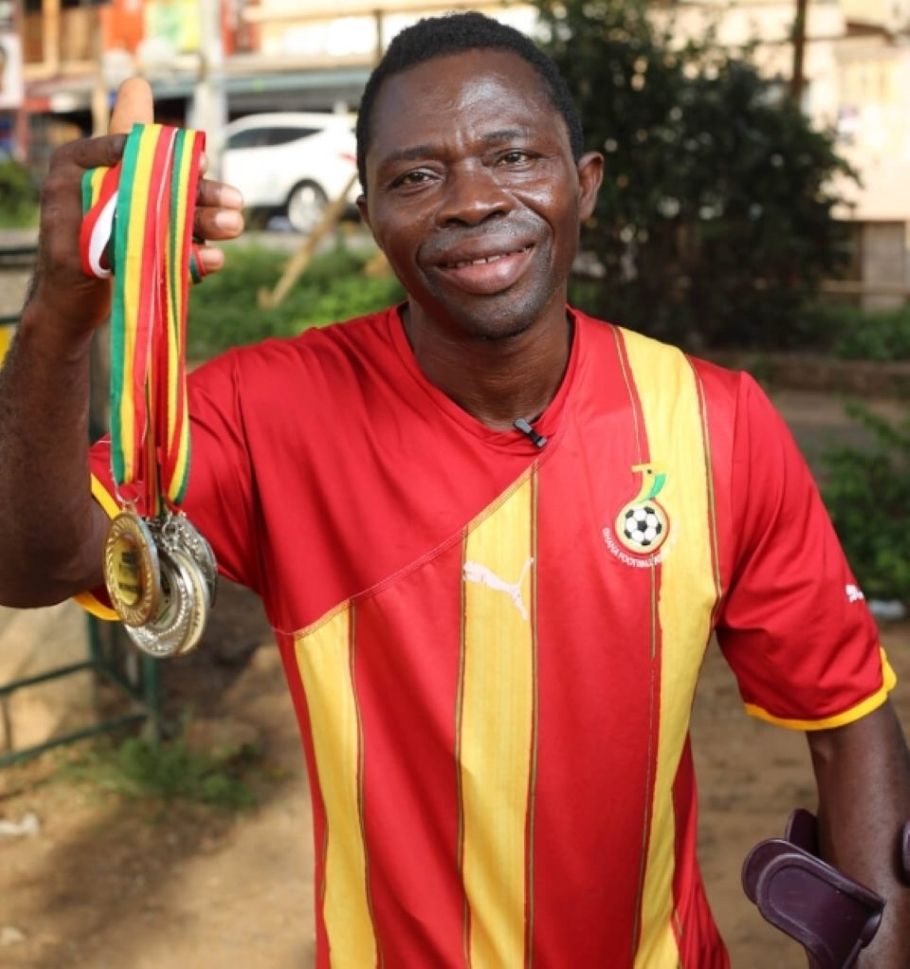 Augustine Hinne, Ghanaian amputee footballer.