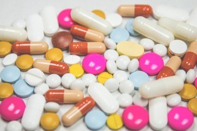 Photo of a pile of drugs including pills and capsules of a variety of colors and sizes.